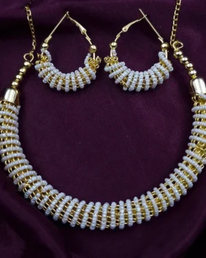 Gold-white Elegant Lightweight Korean Necklace Set | Sriasmi.com