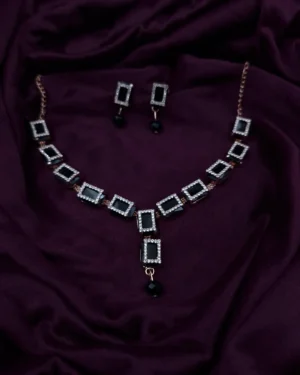 Black Elegant Lightweight Korean Necklace Set | Sriasmi.com