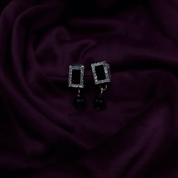 Black Elegant Lightweight Korean Necklace Set | Sriasmi.com - Image 2