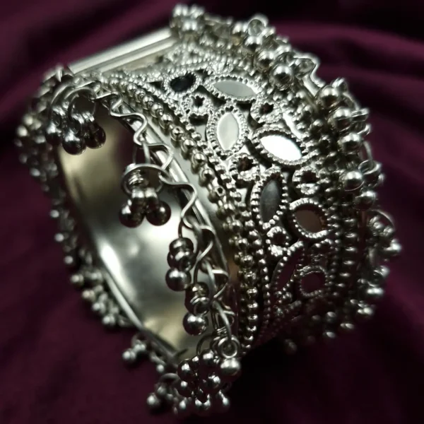 Sriasmi Oxidised Kada