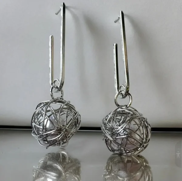 Sriasmi lightweight pearl Korean earrings