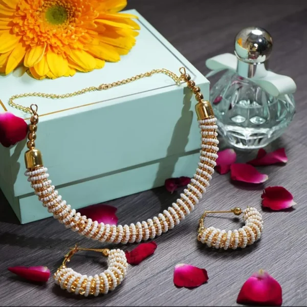 Gold-white Elegant Lightweight Korean Necklace Set | Sriasmi.com - Image 4