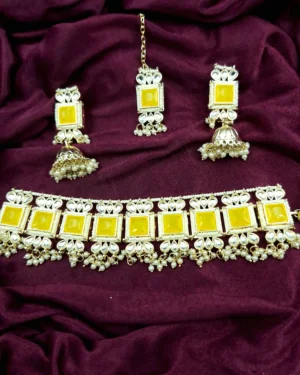 Kundan Necklace Set with Meenakari Detailing | Sriasmi.com